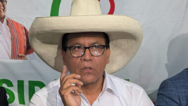 O candidato de esquerda Roberto Sánchez, que na apuração aparece em segundo lugar para ir ao segundo turno da eleição presidencial no Peru Imagem referente a matéria