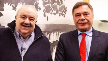 MDB confirma Rafael Greca ao governo e Alvaro Dias ao Senado em anúncio nas redes sociais.