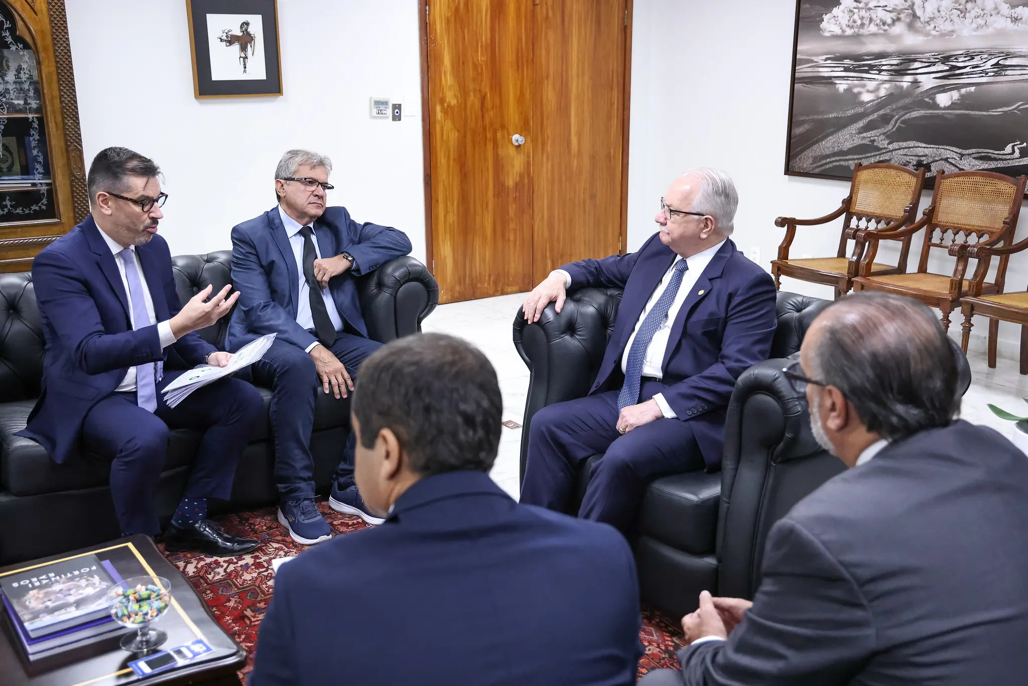 Edson Fachin, presidente do STF, recebe representantes de planos de saúde em seus gabinetes. 