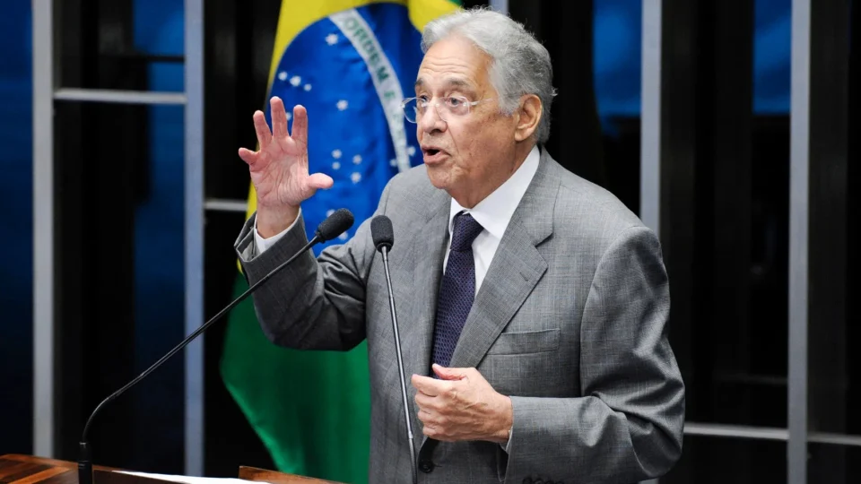 Ex-presidente enfrenta agravamento de quadro de Alzheimer. Liminar deu a filho responsabilidade temporária por decisões.