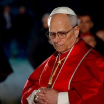 Papa Leão XIV chega a Camarões, que atravessa crise política. Imagem referente a matéria