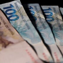 Projeto da Lei de Diretrizes Orçamentárias de 2027 prevê um superávit de R$ 8 bilhões, sem contar algumas despesas. Imagem referente a matéria