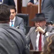 Deputados Tito Barichello (PL) e Arilson Chiorato (PT) batem boca na Assembleia do Paraná. Imagem referente a matéria