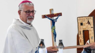 Símbolos de fé e devoção presentes no cotidiano do Vaticano.