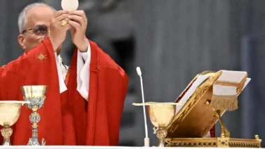 Representação da fé cristã na Basílica São Pedro, no Vaticano.