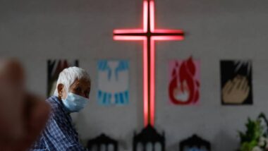 Símbolos de fé e devoção presentes no cotidiano da Igreja Católica.