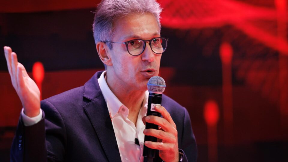 Zema volta a criticar Gilmar Mendes e Alexandre de Moraes em novo vídeo com fantoches