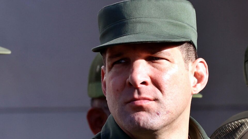 Neto de Rául Castro tentou entregar carta a Trump para negociar, diz jornal