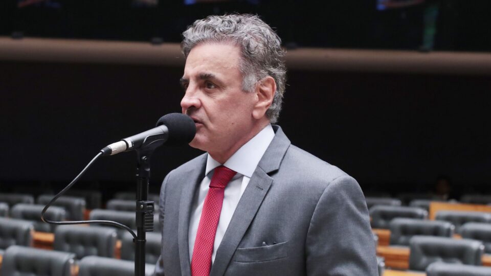 Aécio Neves, o “neto caduco da democracia”