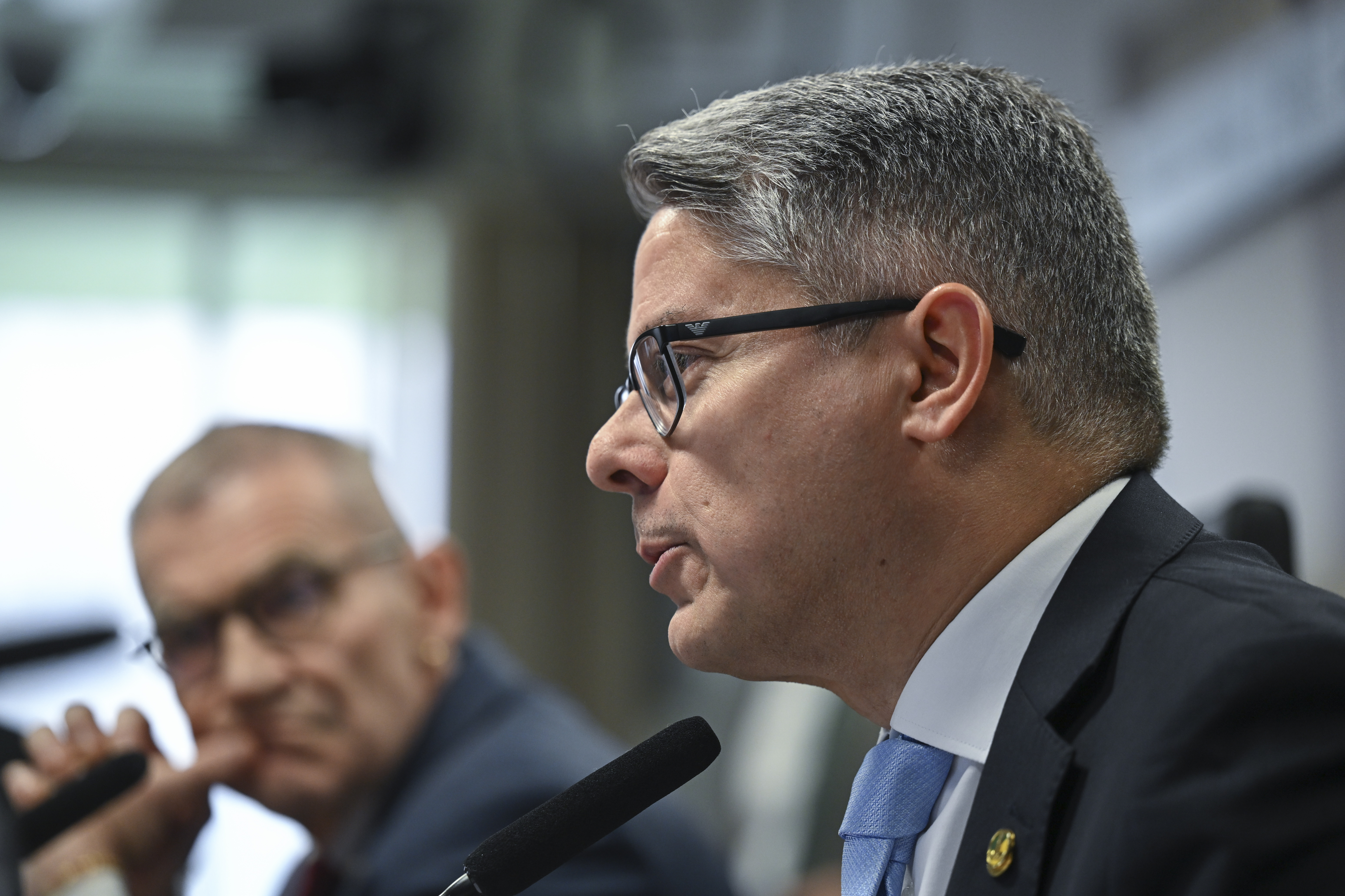 Alessandro Vieira humilhou Gilmar Mendes com as decisões do próprio ministro