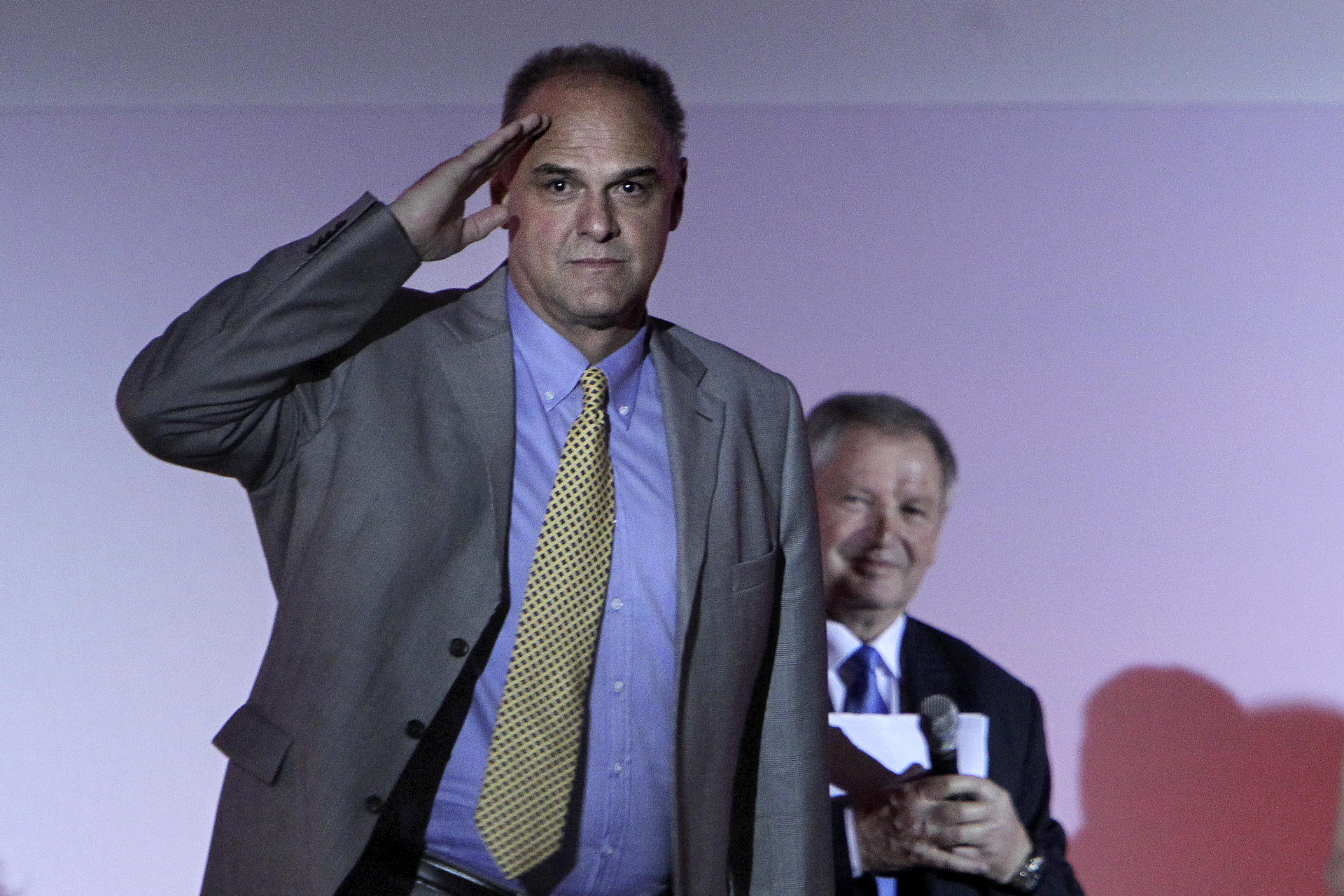 O ex-jogador brasileiro de basquete Oscar Schmidt durante evento de apresentação do Mundial de basquete, em Madri, na Espanha, em 2012.