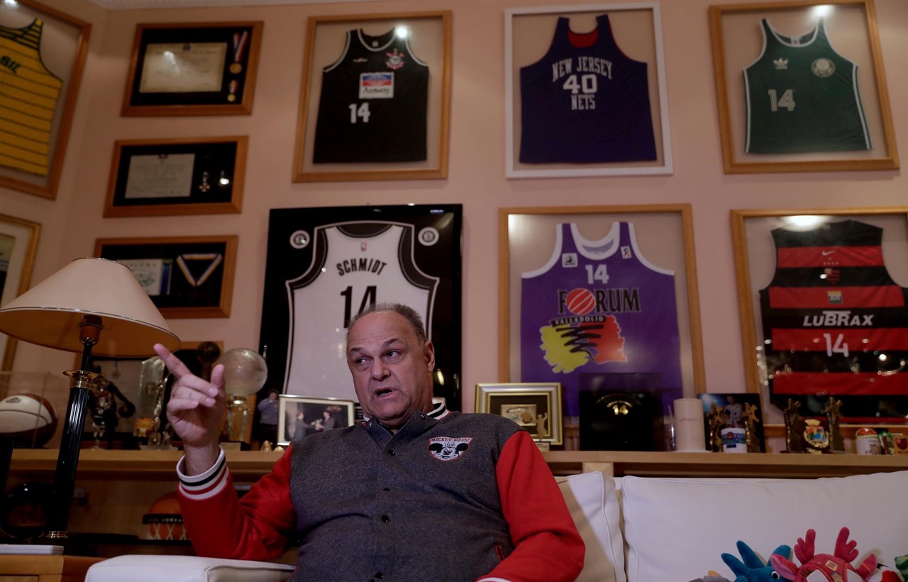 Imprensa internacional repercute morte de Oscar Schmidt: “Lenda”