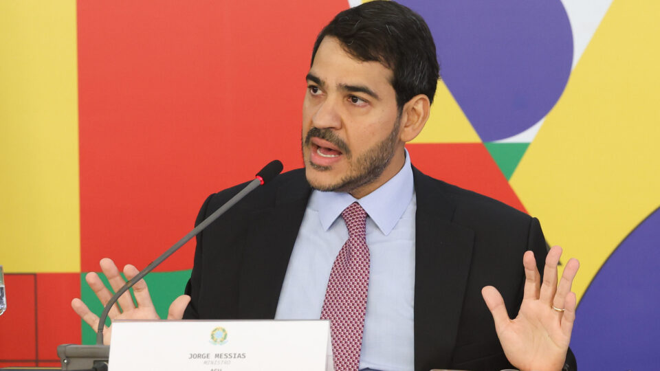 AGU extrapola suas atribuições ao notificar críticos de projetos sobre misoginia, diz Lexum