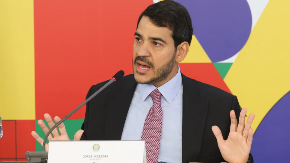 AGU extrapola suas atribuições ao notificar críticos de projetos sobre misoginia, diz Lexum