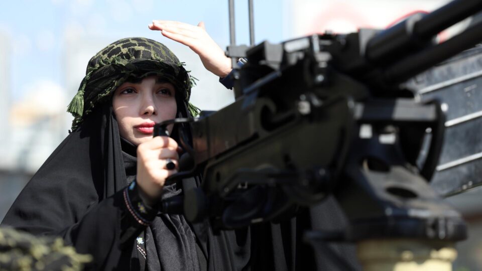 Irã anuncia a volta da interdição do Estreito de Ormuz