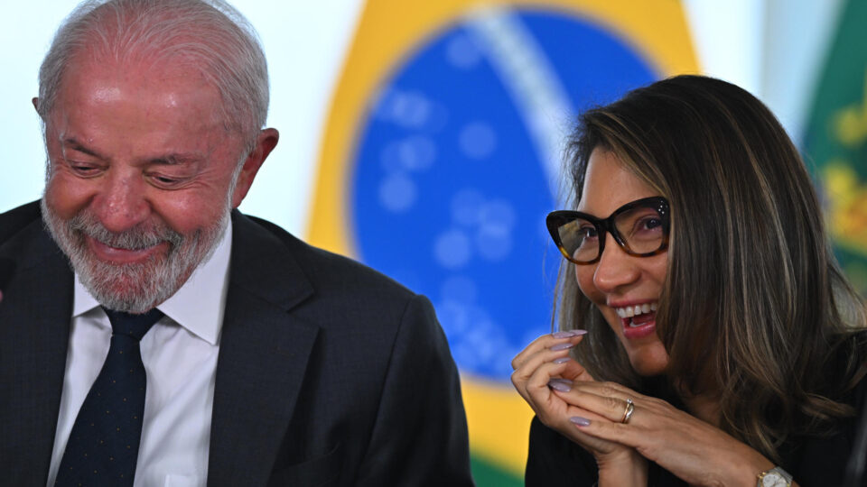 Em viagem à Espanha, Janja vincula redes sociais e big techs à morte de mulheres