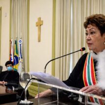 Desembargadora Eva do Amaral Coelho discursa durante posse no Tribunal de Justiça do Pará.