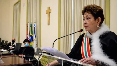 Desembargadora Eva do Amaral Coelho discursa durante posse no Tribunal de Justiça do Pará.