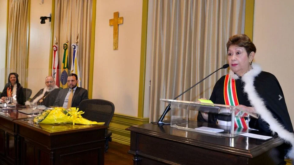 Desembargadora Eva do Amaral Coelho discursa durante posse no Tribunal de Justiça do Pará.