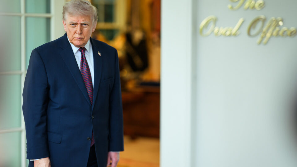 Trump acusa Irã de violar cessar-fogo e ameaça não estender trégua