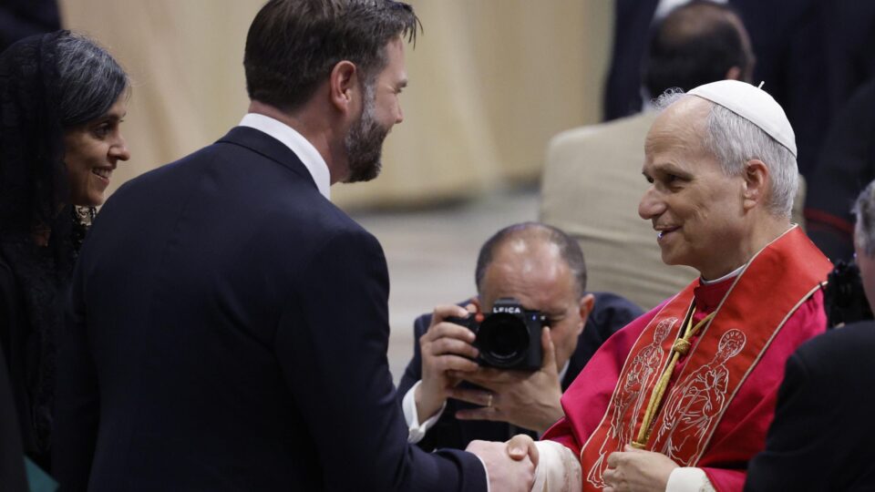 JD Vance quer ensinar o papa a rezar missa