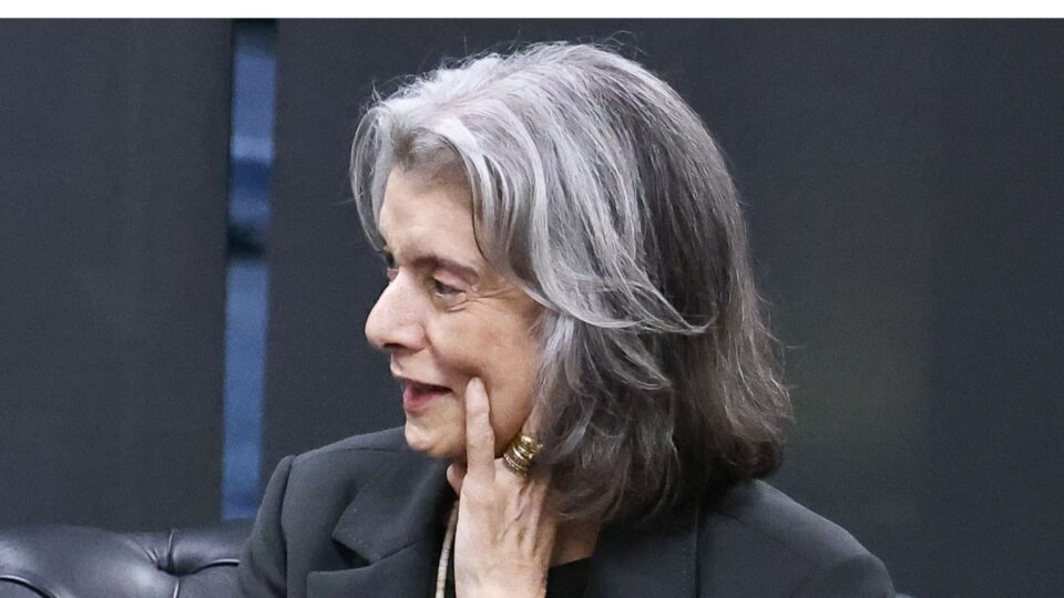 Sai daí, Cármen Lúcia! (Mas não agora)