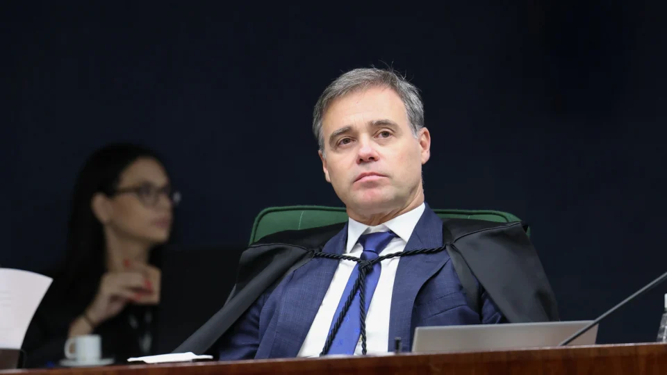 Em sua decisão monocrática, André Mendonça deu ênfase a suposta propina recebida em troca da facilitação da venda de ativos sem valor real. 