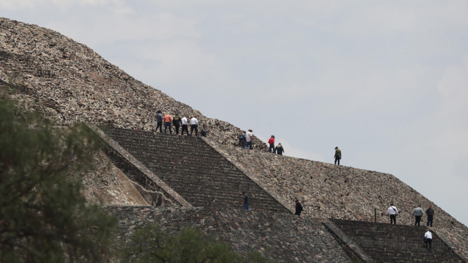 Às vésperas da Copa, mulher é morta e outros ficam feridos em ataque em ponto turístico no México