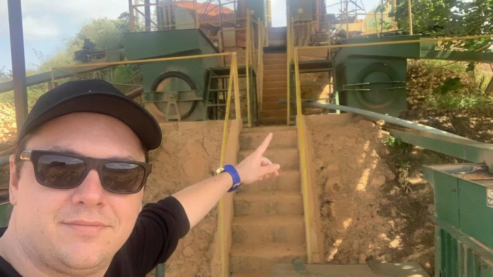 Após enfrentar desafios financeiros e mudar de direção ao longo da carreira, Daniel Mors encontrou no mercado mineral o ponto de virada para estruturar e expandir a Golden Brasil.