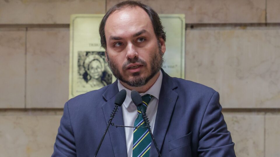 Carlos Bolsonaro diz que acionará executiva do PL contra filiados que não divulgam Flávio