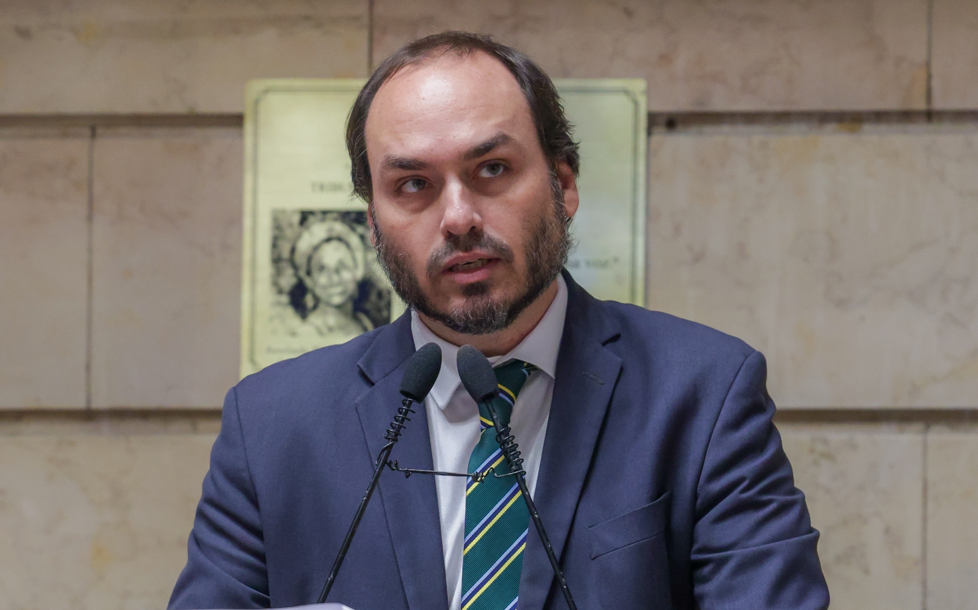 Carlos Bolsonaro diz que acionará executiva do PL contra filiados que não divulgam Flávio.