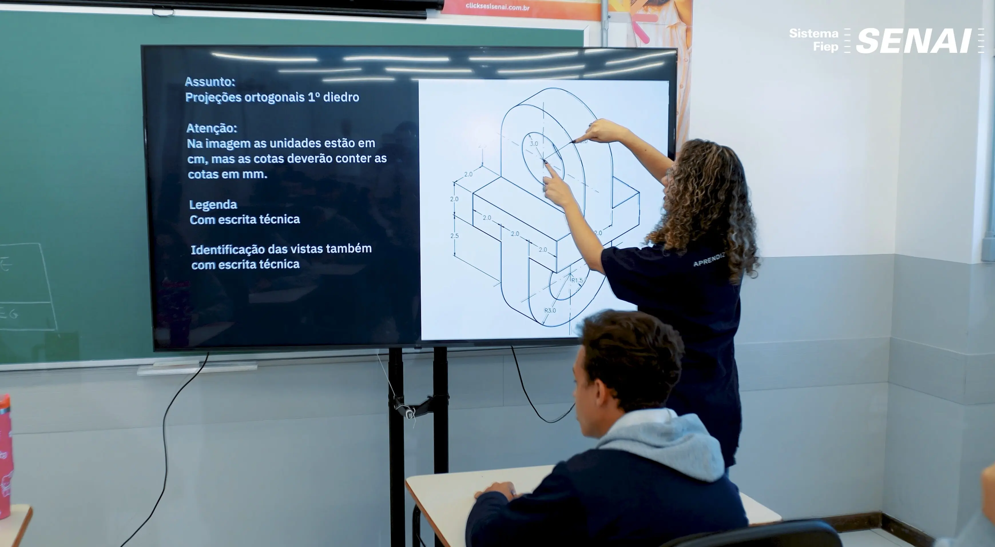 Alunos do Senai em sala de aula durante formação técnica, combinando teoria e prática para se preparar às demandas reais da indústria.