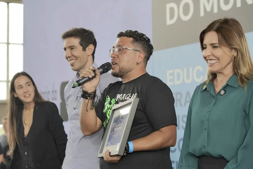 Escola Parque dos Sonhos virou modelo do governo Tarcísio com base em Paulo Freire e Gramsci. Dados mostram avanços e lacunas no aprendizado.