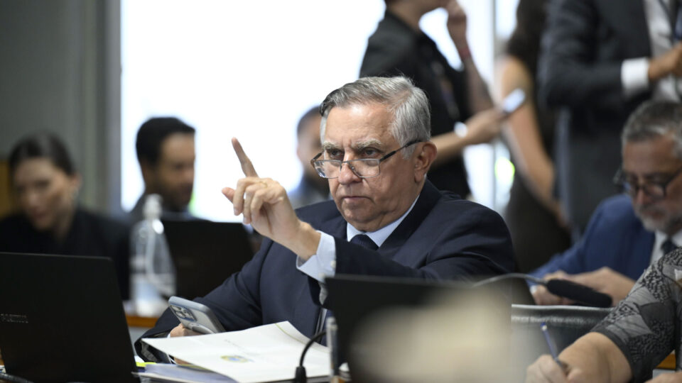 Preterido por Michelle, senador aposta em caso Master para ser candidato ao governo no DF