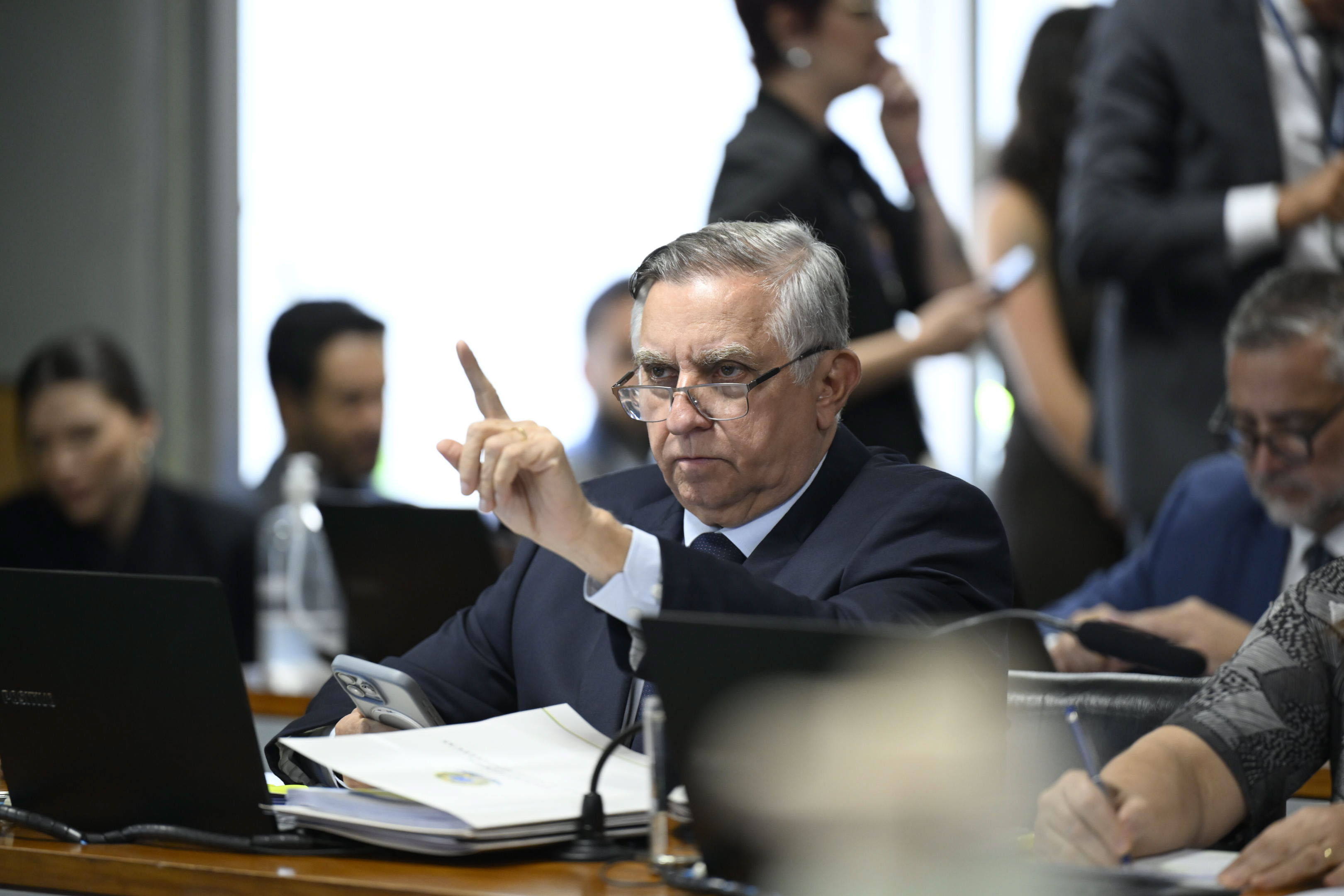 Preterido por Michelle, senador aposta em caso Master para ser candidato ao governo no DF