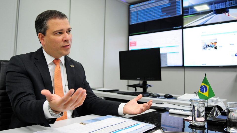 Ex-presidente do BRB acena com delação e pode esclarecer caso Master