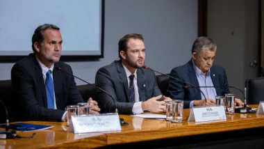 Governo Lula propõe usar alta do petróleo para reduzir impostos sobre gasolina