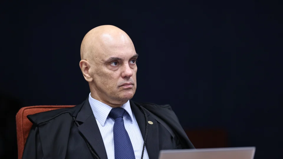 Ministro abriu prazo para alegações finais após decretar revelia do acusado.