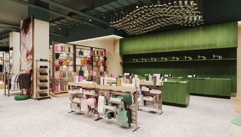 Novo espaço da Riachuelo destaca tecnologia e resgata a história da marca.