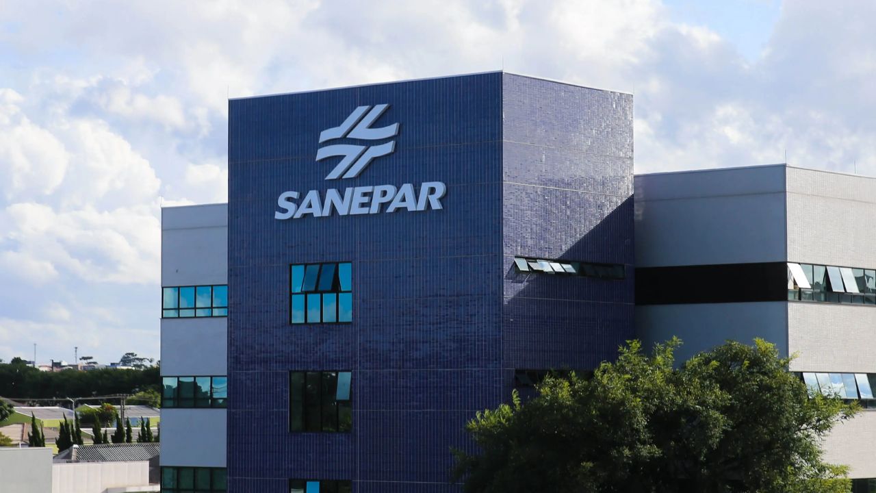 Impasse entre Sanepar e Agepar sobre destino de R$ 4 bilhões vai à Justiça.