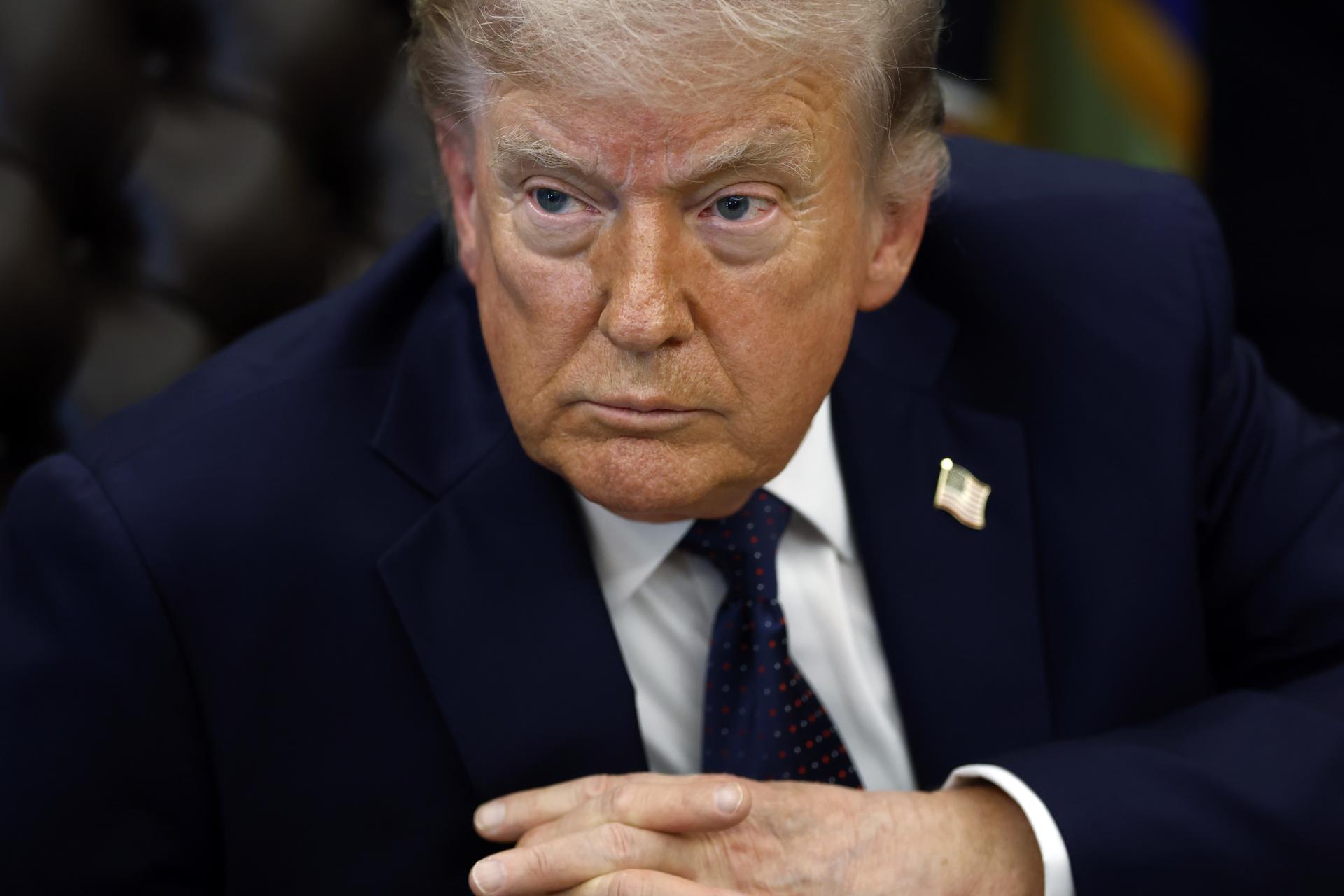 Após o tiroteio, Casa Branca diz que os democratas demonizam Trump