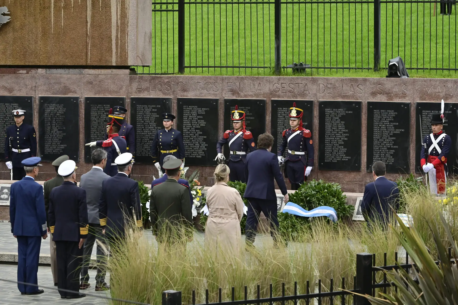 Homenagem a soldados mortos nas Ilhas Malvinas: Javier Milei