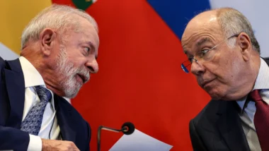O ministro das Relação Exteriores, Mauro Vieira, e o presidente Lula.