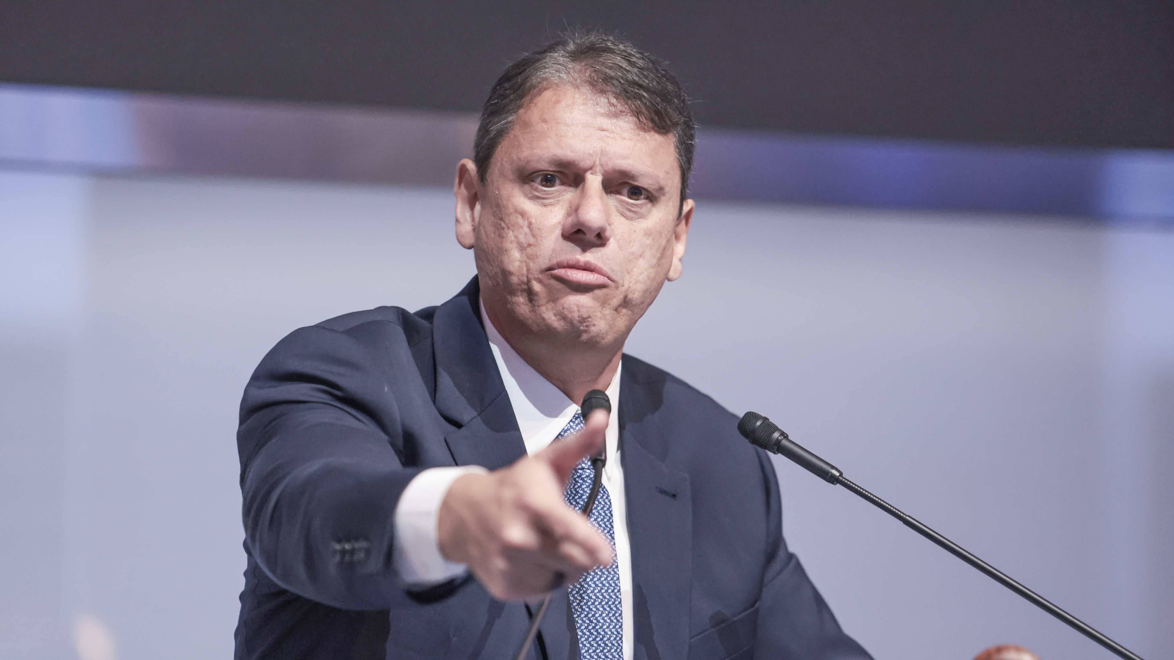 Sem citar nome, Tarcísio critica Lula: “lideranças envelhecidas que não percebem a hora de parar”