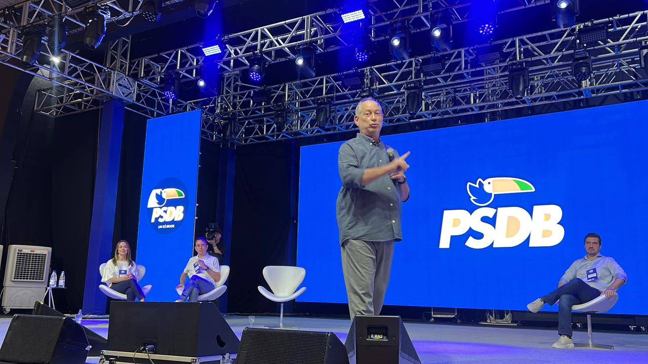 Ciro Gomes afirma que decide em maio se disputa Presidência