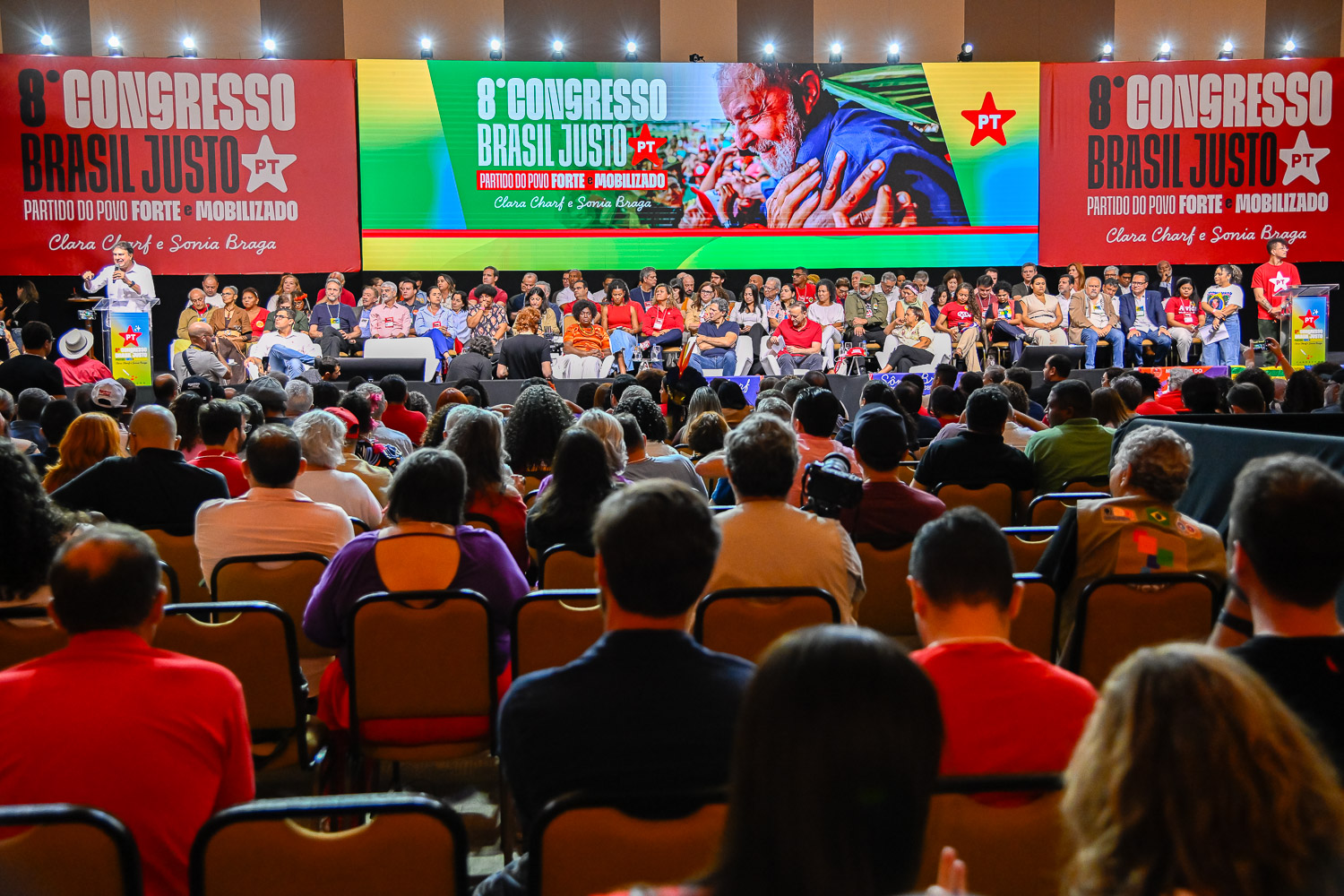 Como o PT planeja atrair o Centrão para as eleições de 2026?