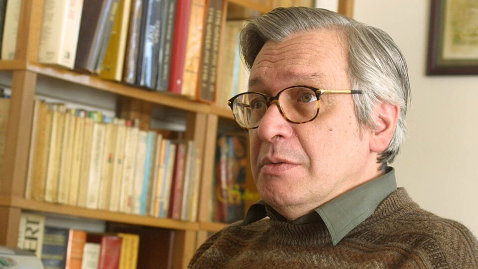 Por que a direita brasileira ainda aposta no legado de Olavo de Carvalho?