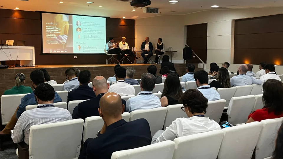 Líderes financeiros reunidos no evento