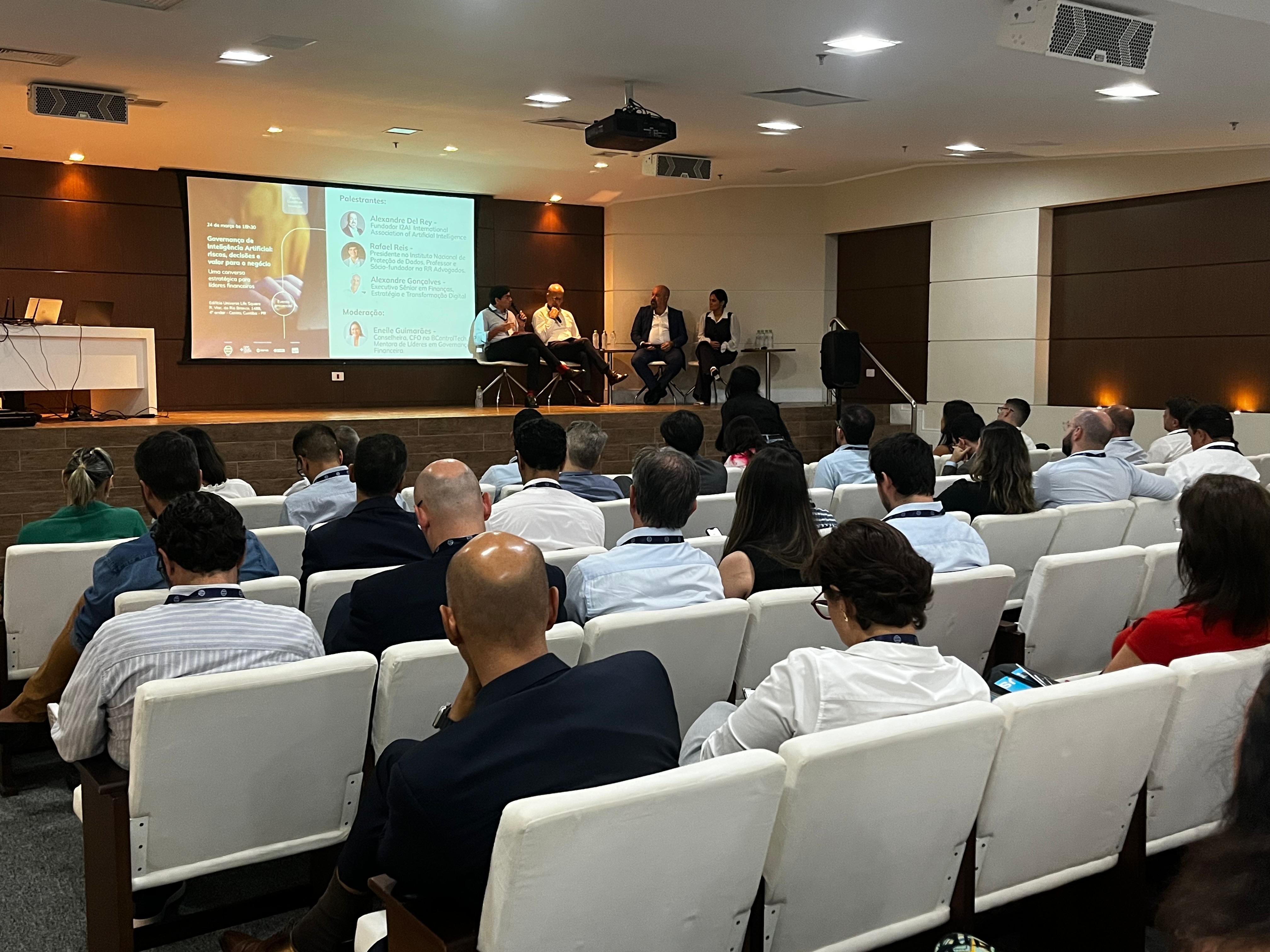 Líderes financeiros reunidos no evento