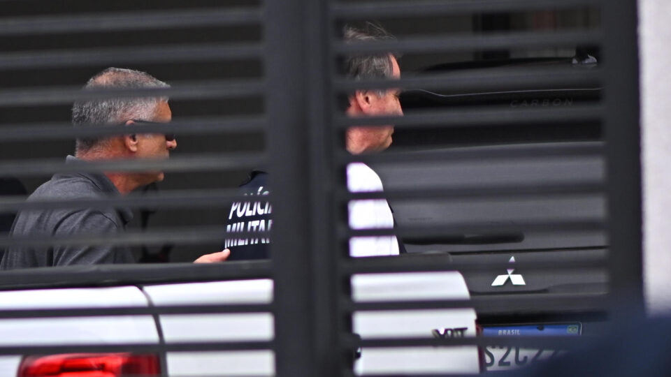 Bolsonaro completa um mês em domiciliar a espera de aval de Moraes para cirurgia